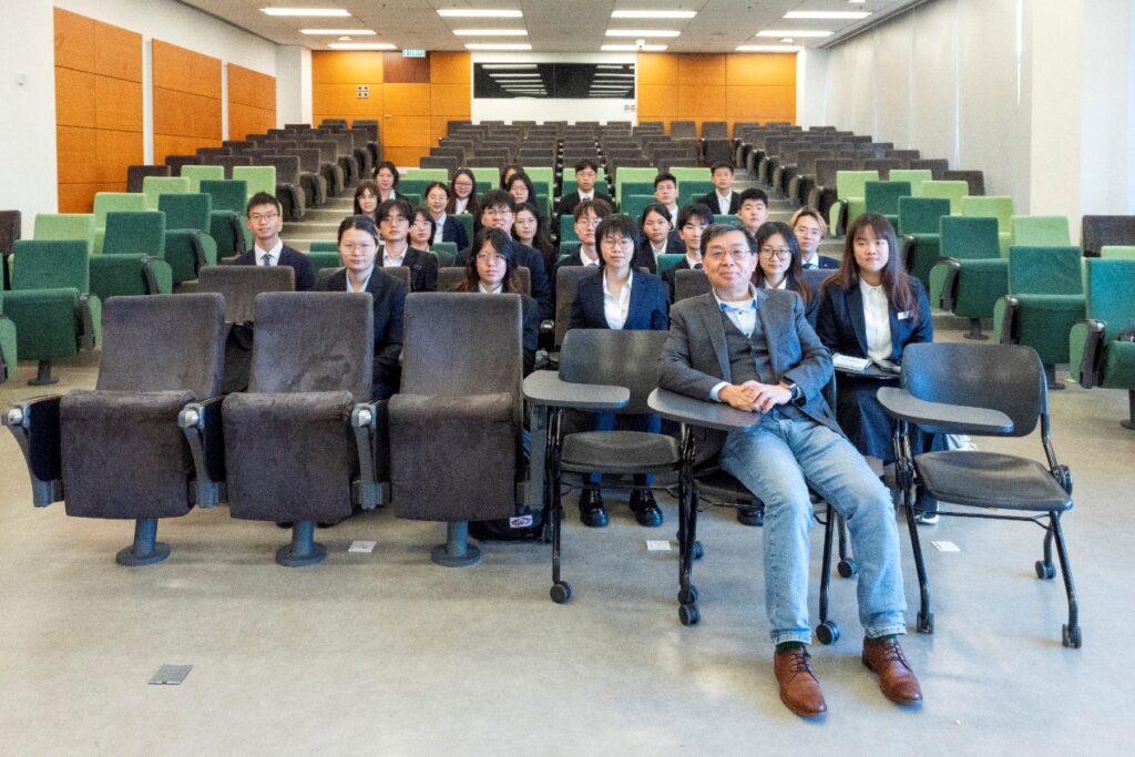 浙江大學學生由本院院長帶領於港大進行學術交流